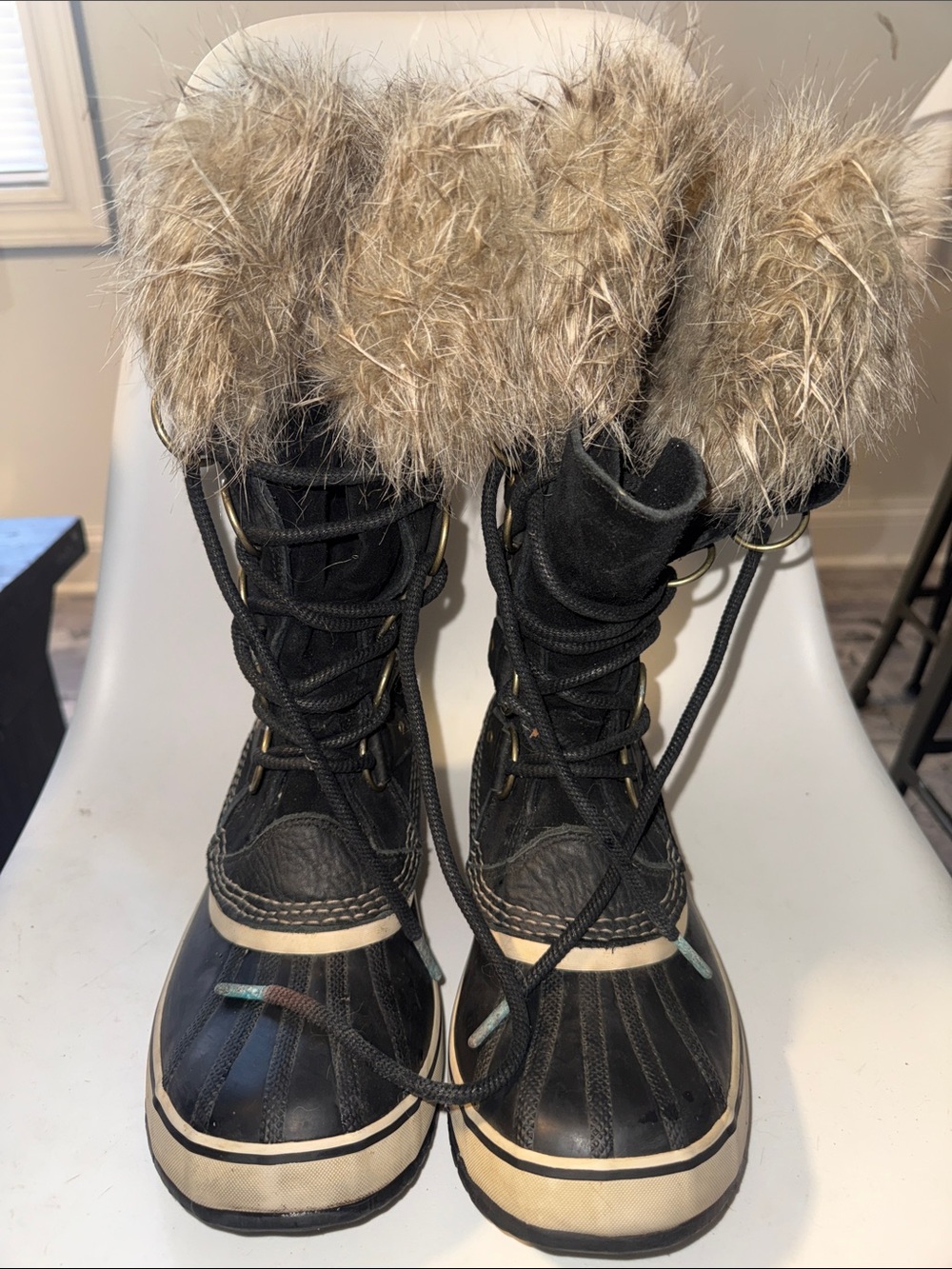 Sorel Black and Tan Faux-Fur Trim Winter Lace-Up Boots